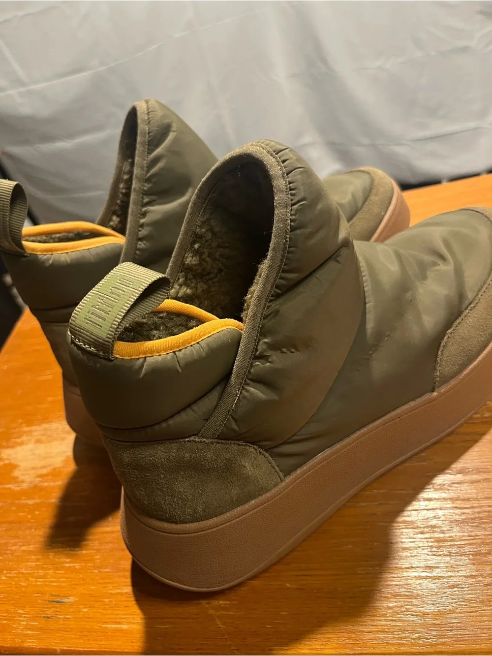 fitflop NYLON FLATFORM Ankle Puffer Women's Ankle Puffer Slip-On Boots in Olive